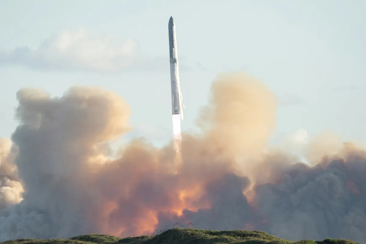 Công ty SpaceX xin phóng 1 triệu vệ tinh lên quỹ đạo - Ảnh 1.
