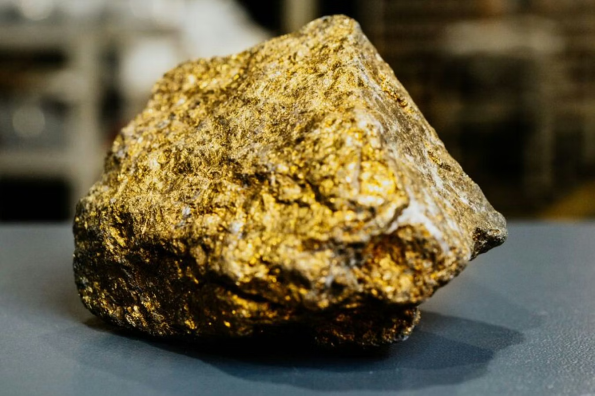 Cong ty dao vang bac trong nuoc lai gan 2000