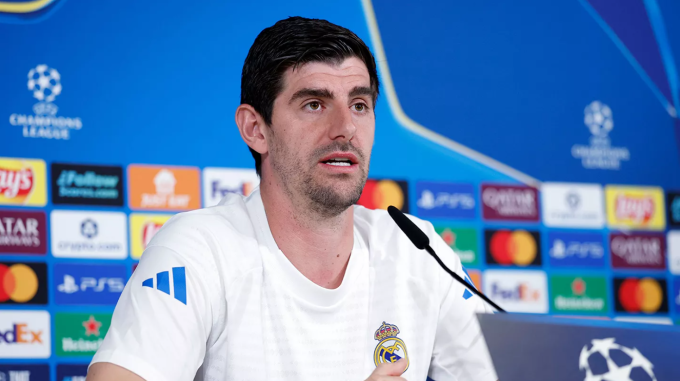 Thibaut Courtois phát biểu trong buổi họp báo trước trận Real Madrid gặp Benfica ở lượt về play-off Champions League ngày 24/2. Ảnh: Real Madrid FC
