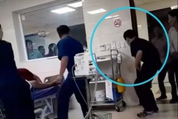 Bác sĩ cấp cứu thành công dù bị người nhà bệnh nhân gào chửi, đấm đạp