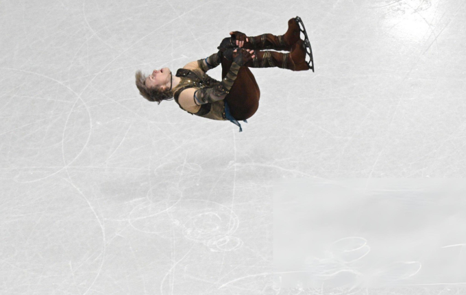 Ilia Malinin làm nên lịch sử với cú nhảy lộn ngược nội dung đồng đội trượt băng nghệ thuật tại Olympic Mùa đông Milan-Cortina 2026 ngày 8/2. Ảnh: Wang Zhao