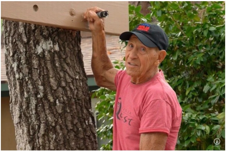 Cụ ông 83 tuổi mắc bệnh tim nặng hít xà 300 lần- Ảnh 1.