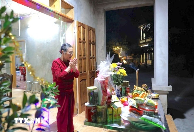 Cúng giao thừa ngoài trời hay trong nhà trước​?- Ảnh 1.