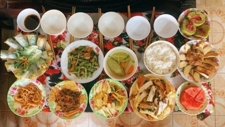 Chuẩn bị mâm cỗ chay Rằm tháng Giêng không quá phức tạp. Chỉ cần lựa chọn món ăn phù hợp, trình bày trang nhã và giữ trọn lòng thành.