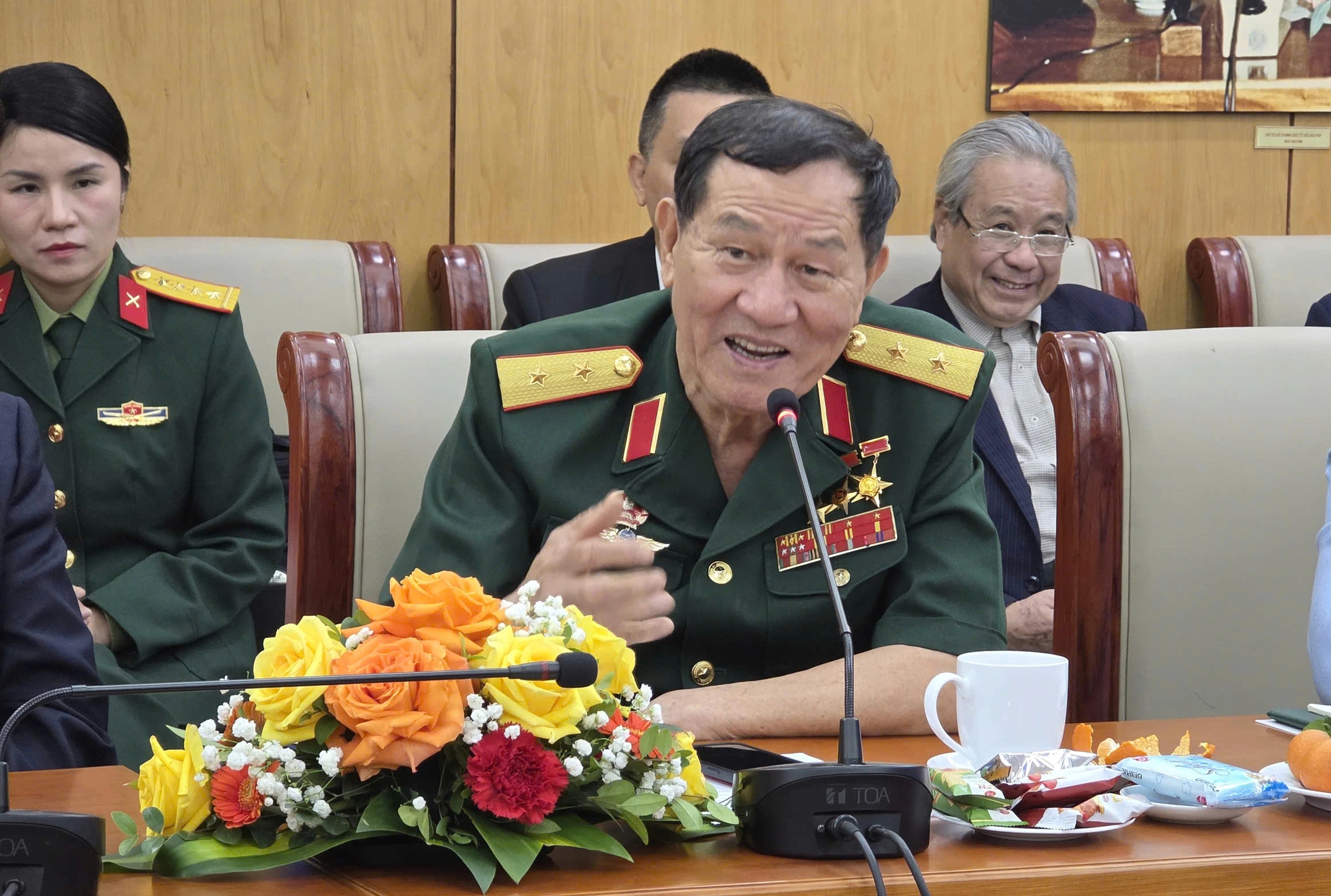 Cuộc gặp giữa hai thế hệ người Việt Nam bay vào vũ trụ - Ảnh 3.