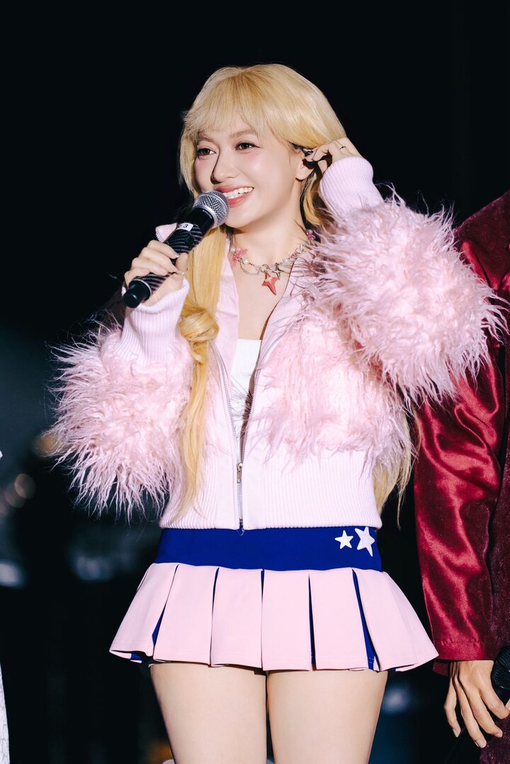 Cuộc sống trái ngược của 2 