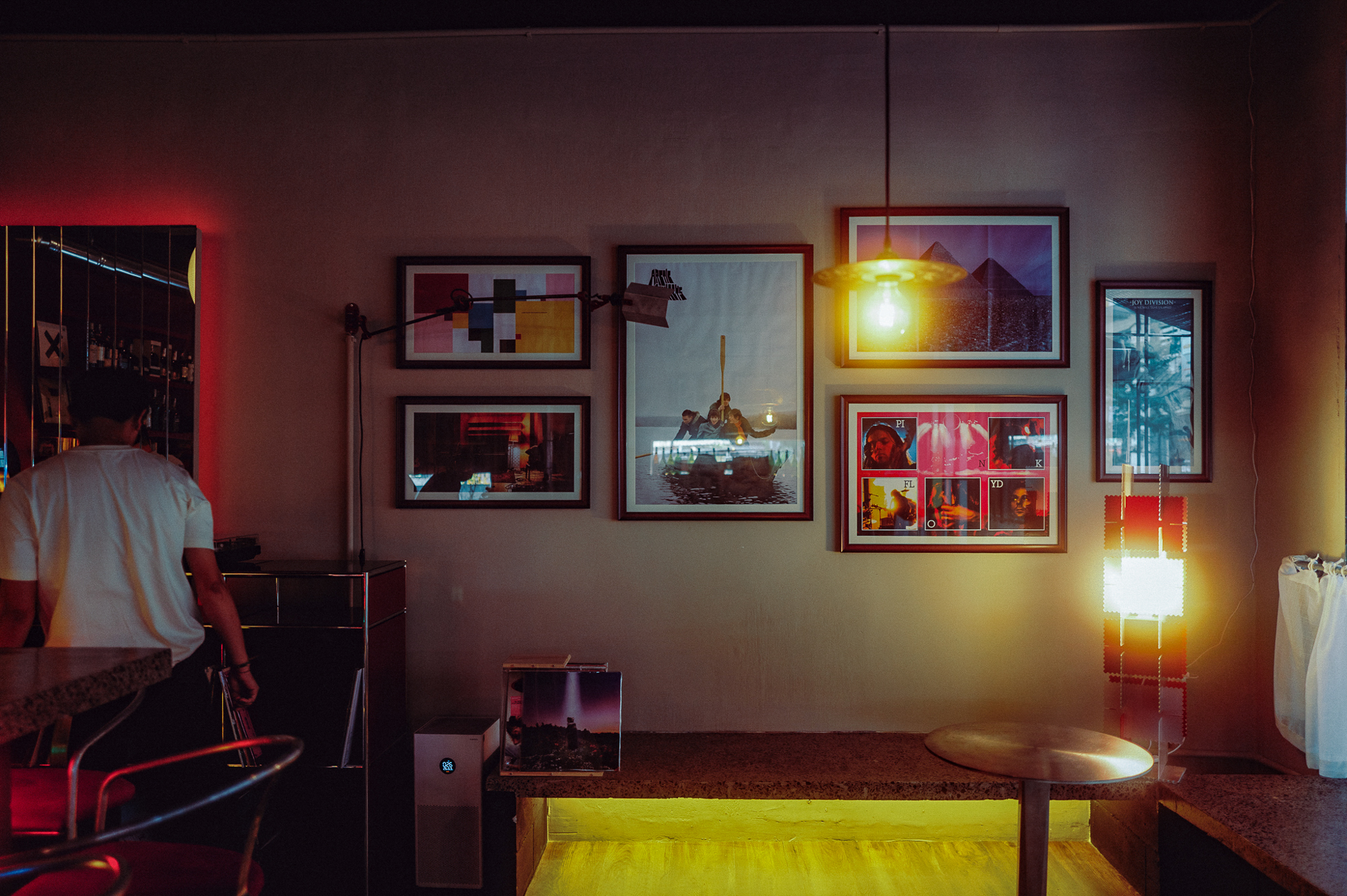 Cuối cùng đã tìm thấy một Listening Bar đậm chất điện ảnh giữa Tân Định cho những ai muốn Cuối cùng đã tìm thấy một Listening Bar đậm chất điện ảnh giữa Tân Định cho những ai muốn