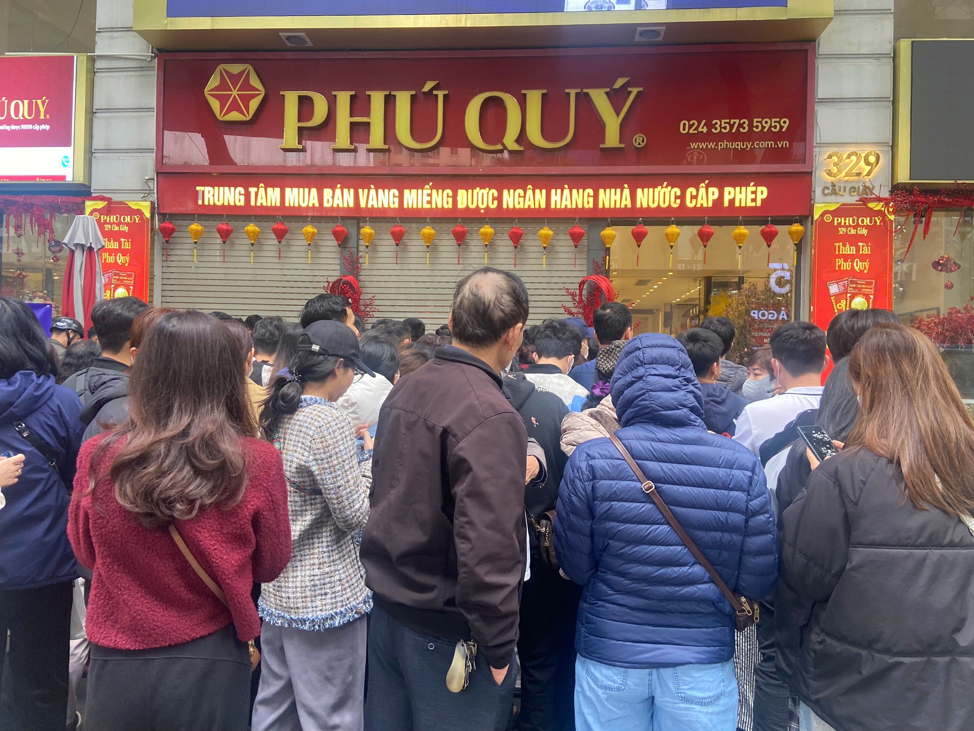 Cuối năm nhìn người ta đi mua vàng mà chạnh lòng- Ảnh 1.