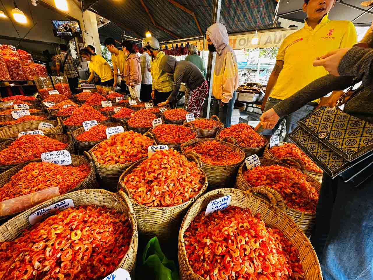 Đặc sản tết đổ bộ, sức mua tăng mạnh- Ảnh 1.