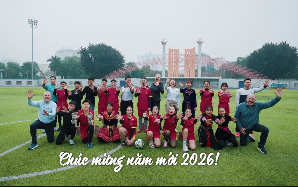 Đại sứ Nhóm G4 gửi thông điệp qua trái bóng, chúc Tết người dân Việt Nam - 1