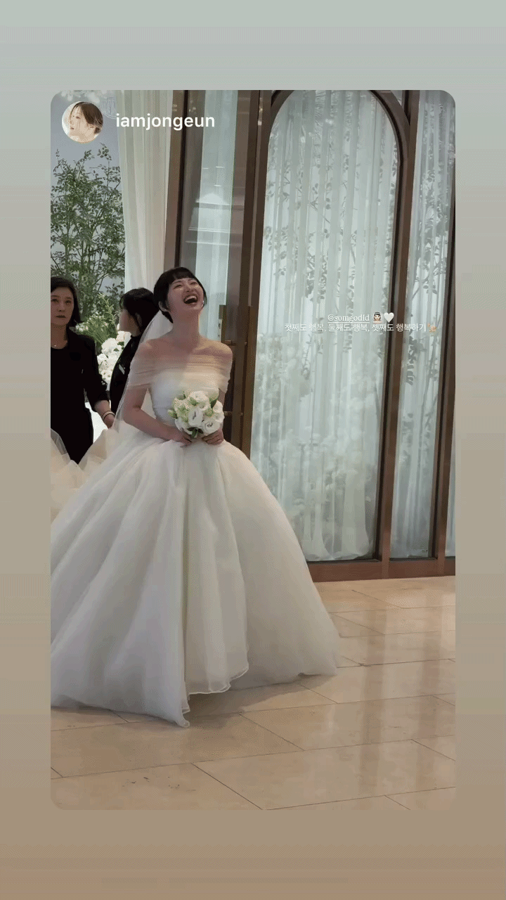 Đám cưới náo loạn đầu năm của diễn viên - ca sĩ 9X: Nụ hôn ngôn tình không hot bằng thái độ của cô dâu- Ảnh 3. Đám cưới náo loạn đầu năm của diễn viên - ca sĩ 9X: Nụ hôn ngôn tình không hot bằng thái độ của cô dâu- Ảnh 3.