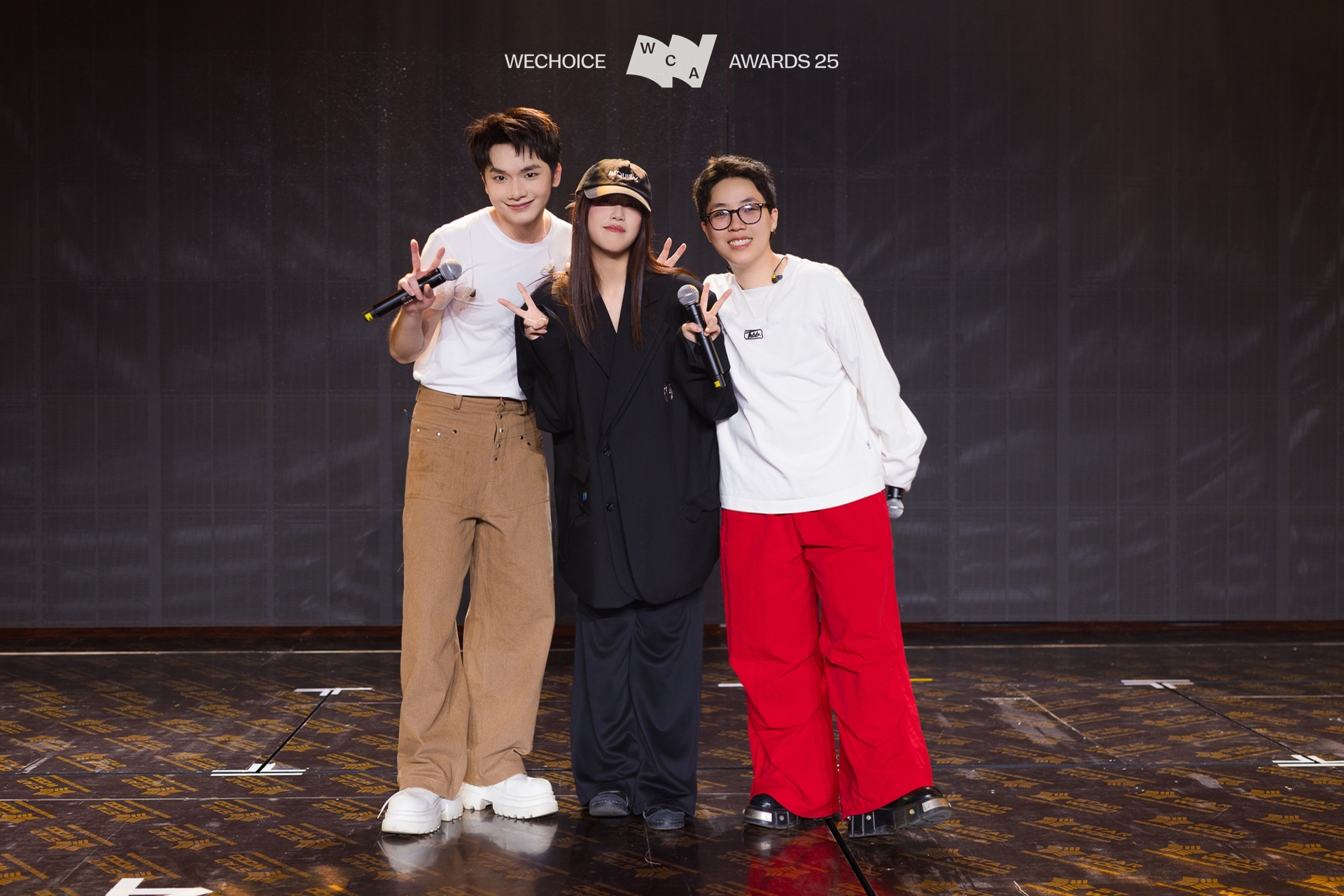 Ngay lúc này: buitruonglinh - CONGB đổ bộ tổng duyệt WeChoice Awards, 1 Anh Trai vừa hát xong thì bỏ chạy- Ảnh 1.