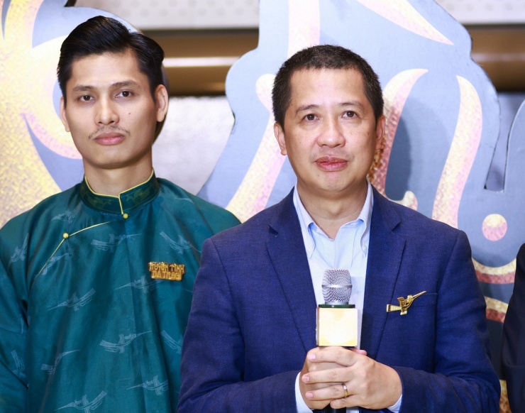 Giám đốc sản xuất Nguyễn Kim Khiêm (phải) nói phim không đặt mục tiêu doanh thu.