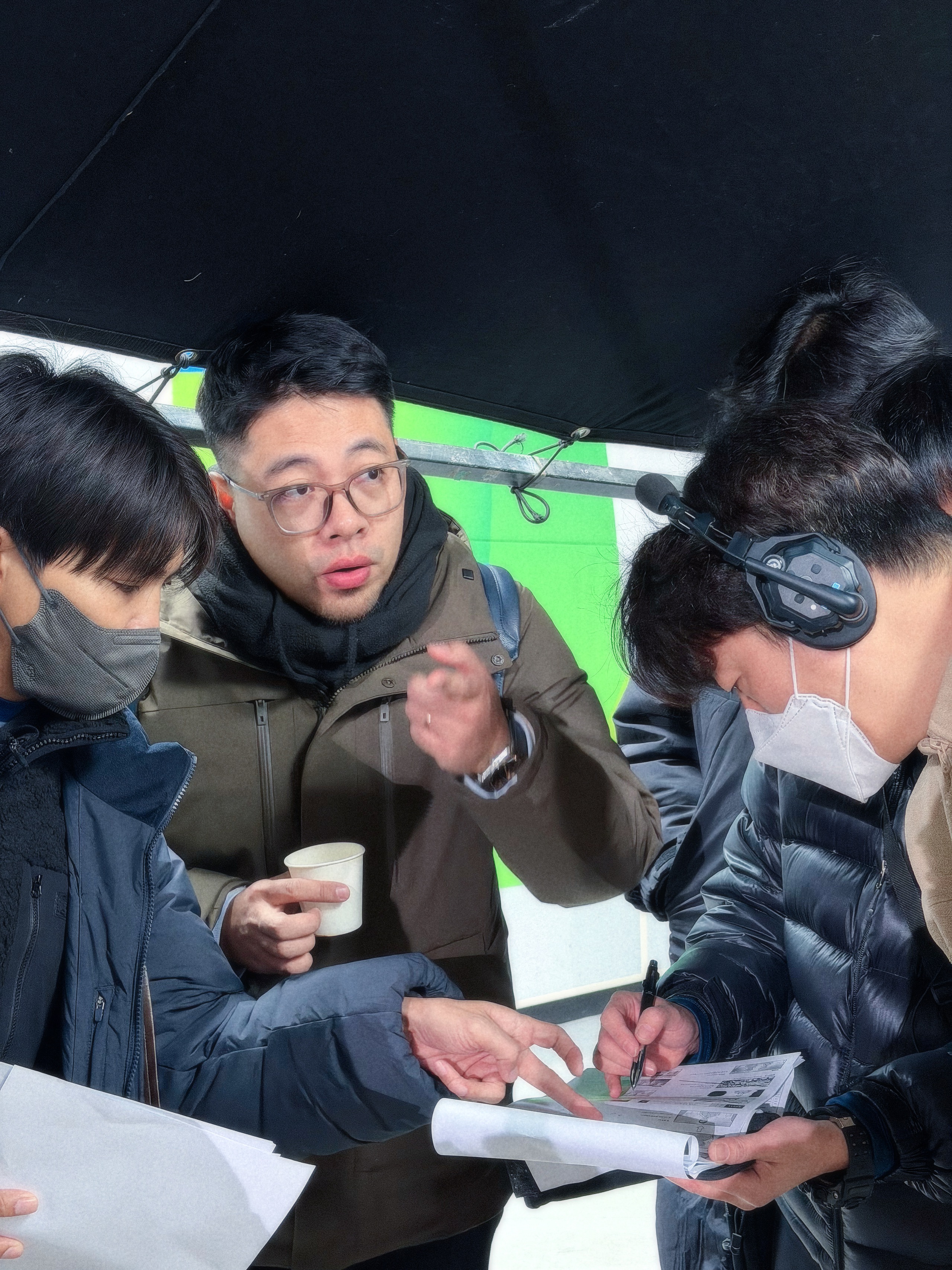 Đạo diễn Đinh Tuấn Vũ hé lộ hậu trường phim về xạ thủ Hoàng Xuân Vinh- Ảnh 1.