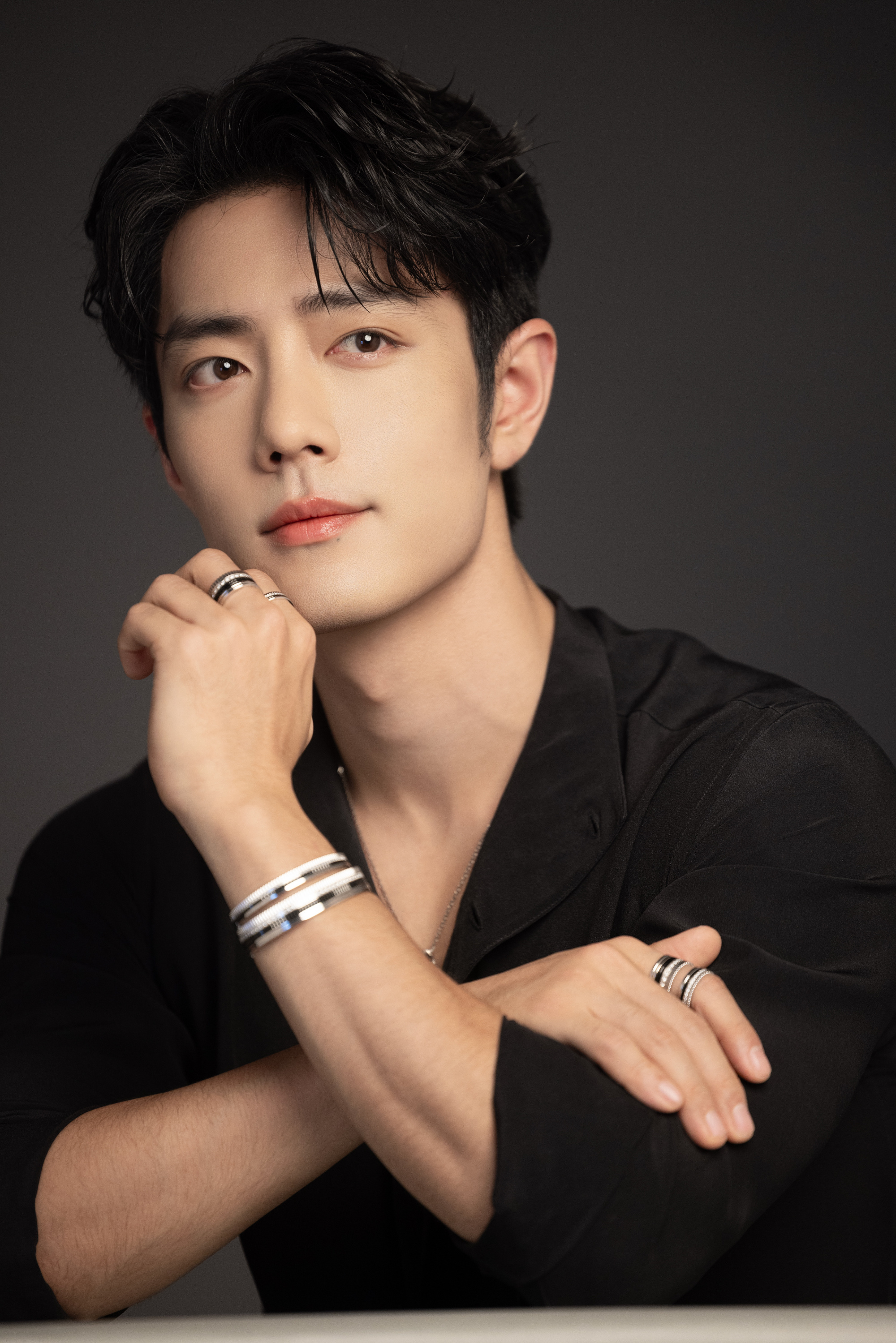 Dap hop qua Tet soi dang cap sao Cbiz Tieu