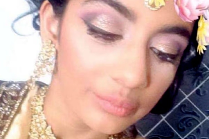 Dầu gội đầu bắt lửa, cô gái bị bỏng nửa người và mất 7 ngón tay- Ảnh 1.