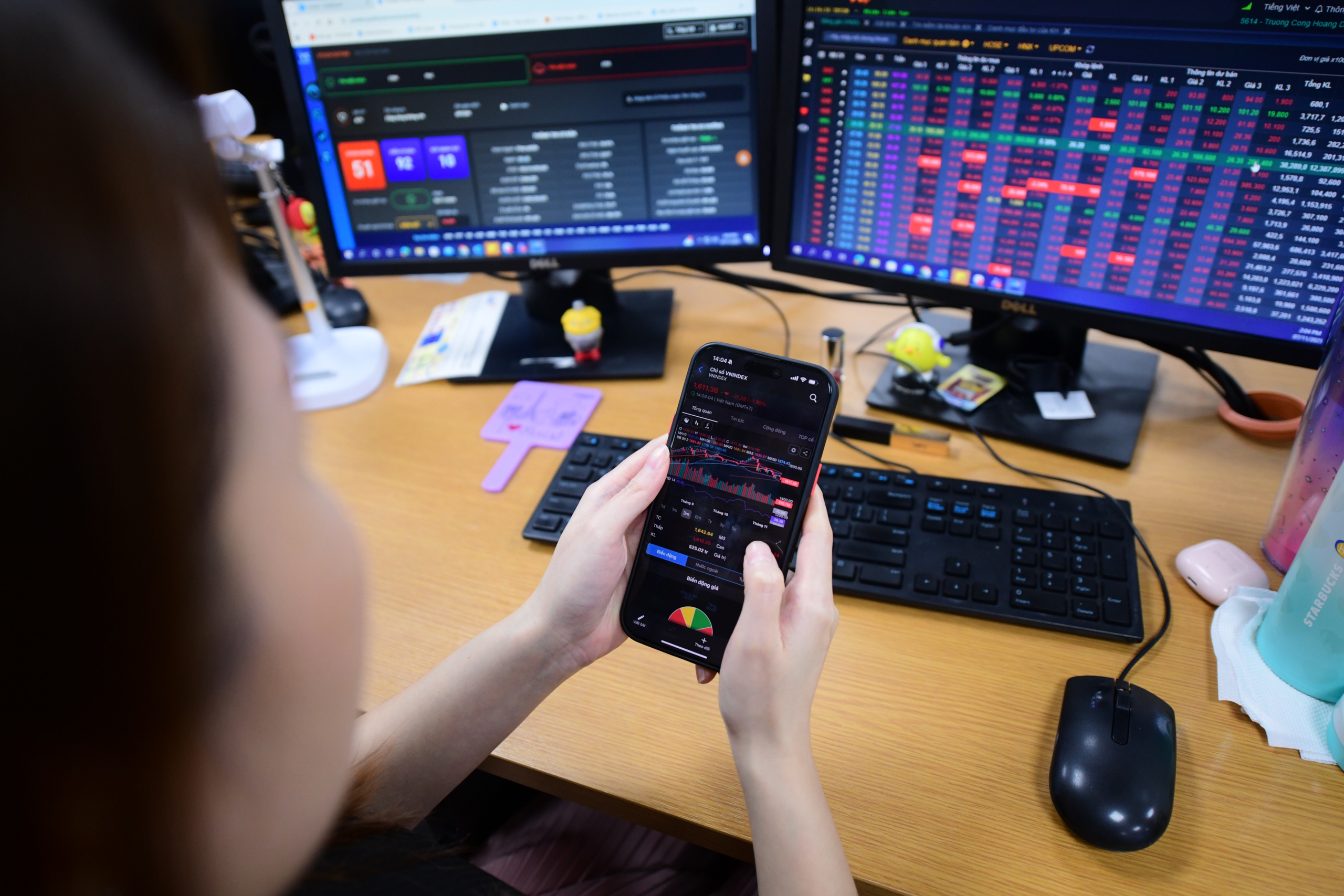 Đầu tư công báo lãi kỷ lục nhưng cổ phiếu sẩy chân, đâu là nguyên nhân? 1 Đầu tư công báo lãi kỷ lục nhưng cổ phiếu sẩy chân, đâu là nguyên nhân? - Ảnh 1.