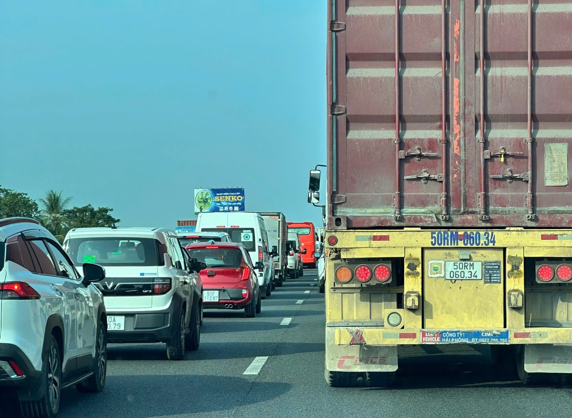 Làm gì để giảm ùn tắc giao thông? (*): v - Ảnh 1.