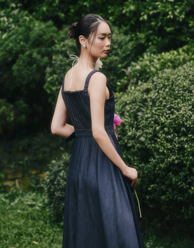 Đầu xuân, nàng diện váy dài thanh lịch xuống phố- Ảnh 1. Đầu xuân, nàng diện váy dài thanh lịch xuống phố- Ảnh 1.