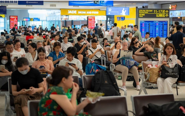 Đề xuất chuyến bay chậm 3 giờ phải hoàn vé - Ảnh 1.