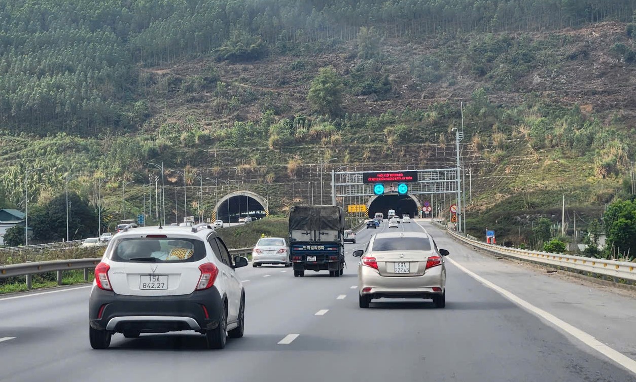 Đề xuất mức thu phí 5 đoạn tuyến đường cao tốc Bắc - Nam 1 đường cao tốc - Ảnh 1.