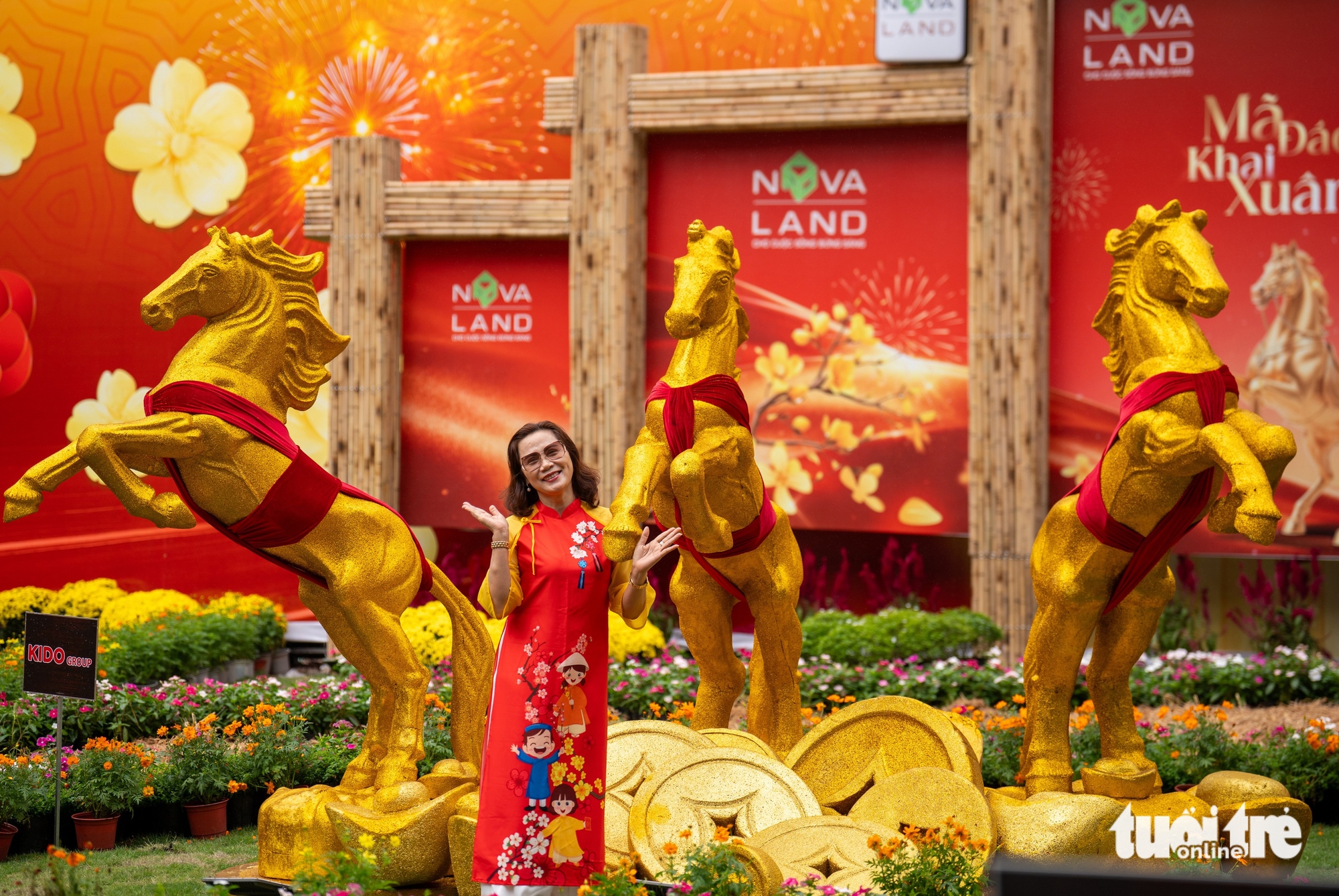 Đêm lung linh, ngày tỏa sắc tại các khu 'đất vàng' TP.HCM thành công viên đón Tết - Ảnh 1.