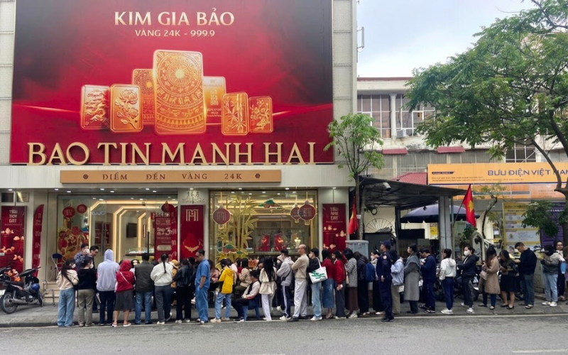 Người mua vàng ngày vía Thần Tài năm ngoái: Đến giờ lãi bao nhiêu?- Ảnh 1. Người mua vàng ngày vía Thần Tài năm ngoái: Đến giờ lãi bao nhiêu?- Ảnh 1.