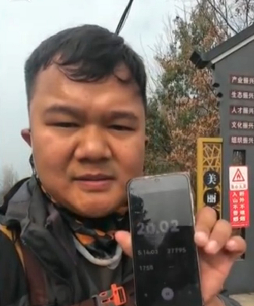 Chàng trai khỏi bệnh sau hành trình đi bộ 1.400 km về nhà ăn Tết/Đi bộ 1.400 km về quê ăn Tết để chữa bệnh