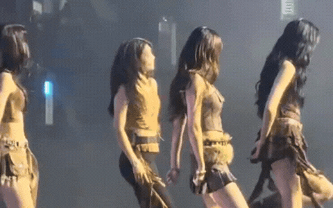 Sự hết thời của đối thủ BLACKPINK: Đi làm 6 năm không 1 đồng lương, trở lại bị tẩy chay dữ dội- Ảnh 3.