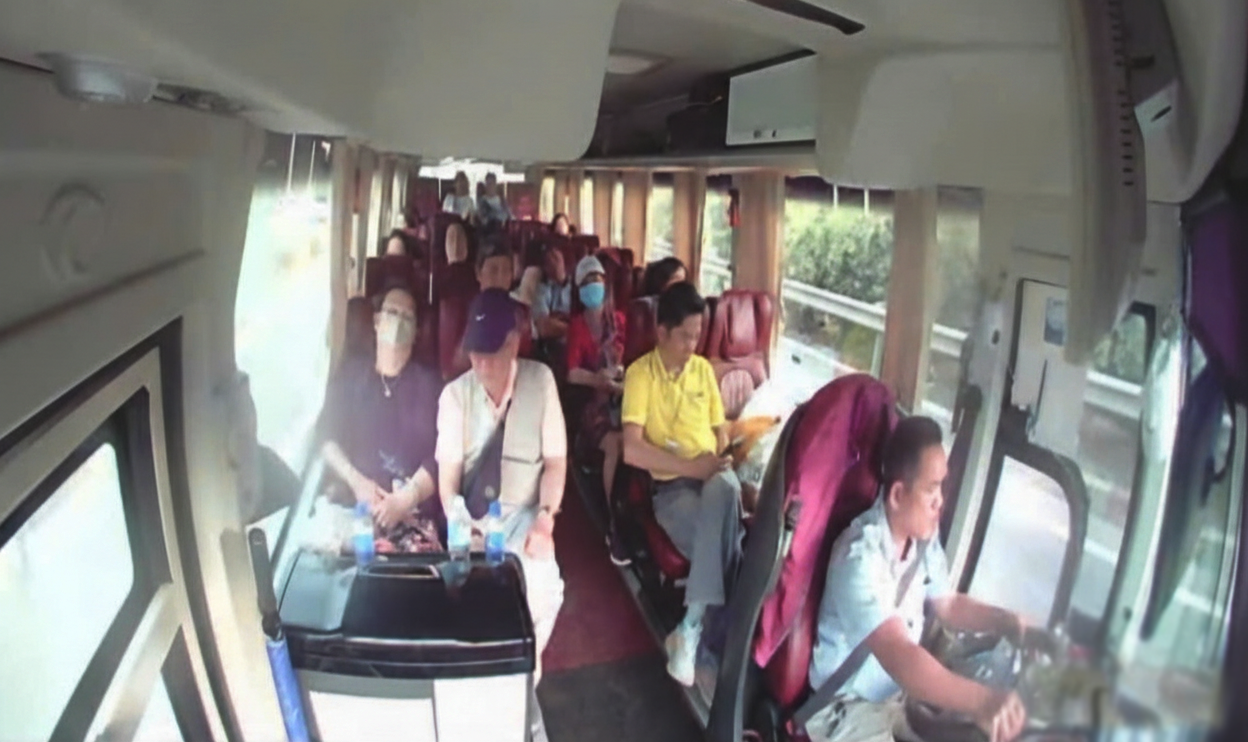 Đi ô tô khách không thắt dây an toàn, tài xế có quyền từ chối chở để tránh bị phạt? - Ảnh 1.