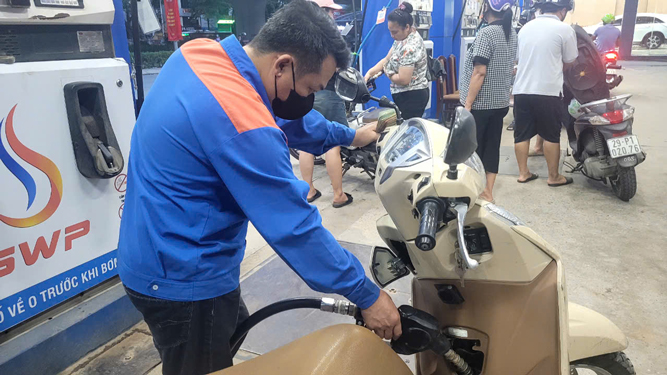 Diễn biến thị trường xăng dầu 2026: Xu hướng bán cầm chừng dầu diesel - Ảnh 1.