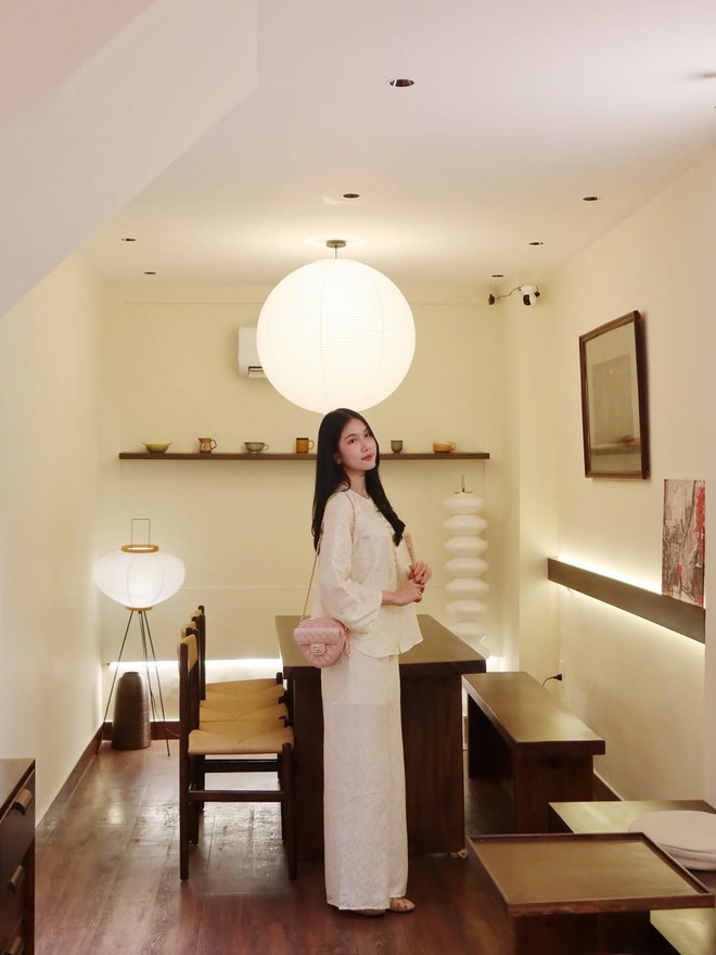 Diện đồ bà ba du xuân, giản dị tạo dấu ấn riêng- Ảnh 1.