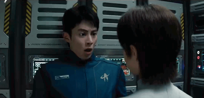 Mỹ nam ê chề nhất mùng 1 Tết: Diễn dở lại còn phông bạt, hại phim Tết bị khán giả đòi trả lại tiền vé- Ảnh 2. Mỹ nam ê chề nhất mùng 1 Tết: Diễn dở lại còn phông bạt, hại phim Tết bị khán giả đòi trả lại tiền vé- Ảnh 2.