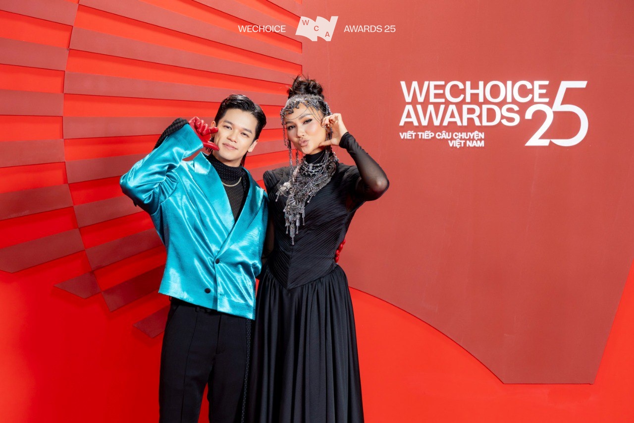 Lần đầu lên thảm đỏ WeChoice của người hùng đời thường: Diện mạo đổi nhưng tinh thần truyền cảm hứng vẫn vẹn nguyên- Ảnh 1.