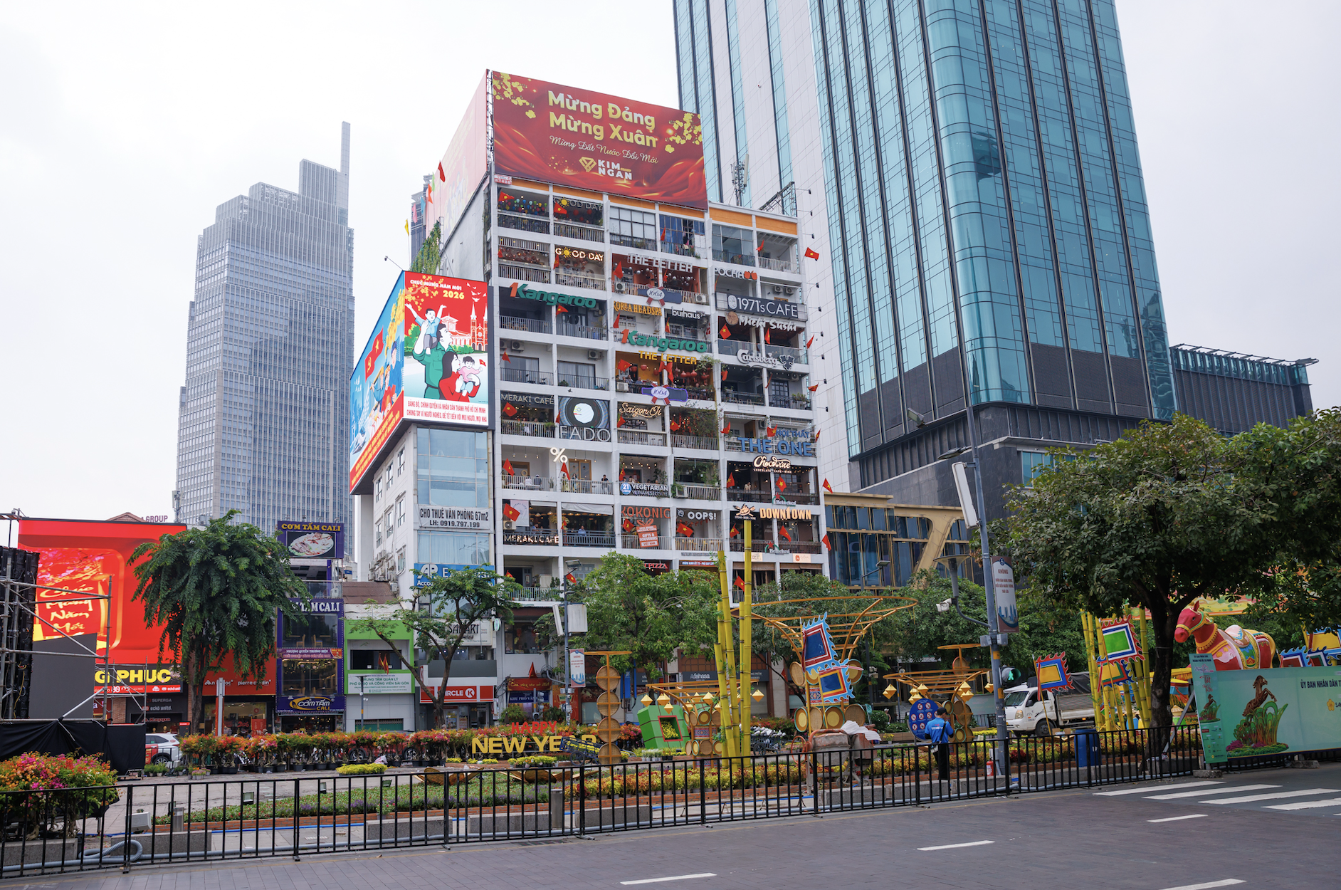 Chung cư 66 năm tuổi ở phố đi bộ Nguyễn Huệ từng lên báo Mỹ: Diện mạo sau chỉnh trang lạ lẫm, nhìn ảo như A.I- Ảnh 1.