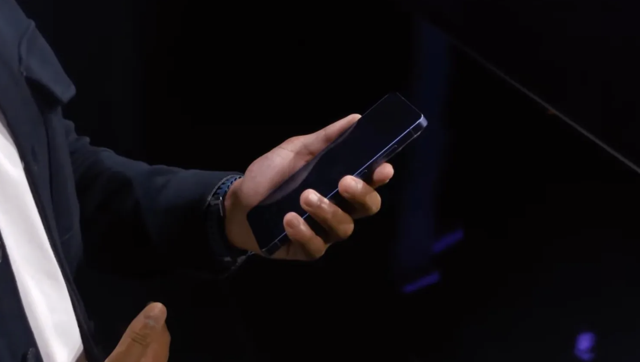 Điện thoại chống nhìn trộm của Samsung có gì đặc biệt mà giá bán gần 52 triệu đồng? 1 Điện thoại chống nhìn trộm của Samsung có giá đặc biệt mà giá bán tới 52 triệu đồng? - Ảnh 1.