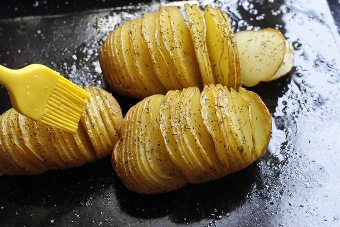 Khoai tây nướng bằng nồi chiên giúp giảm calo. Ảnh: Bùi Thủy