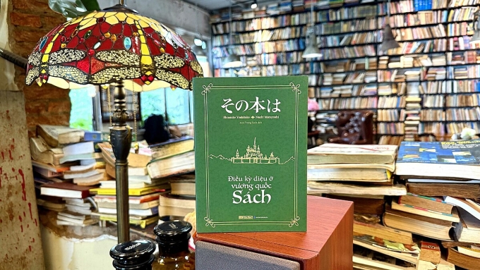 Bìa quyển Điều kỳ diệu ở vương quốc sách. Ảnh: First News