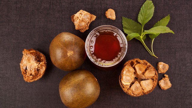 Nước la hán quả là lựa chọn hoàn hảo cho dịp Tết nhờ tính thanh mát và khả năng hỗ trợ sức khỏe.