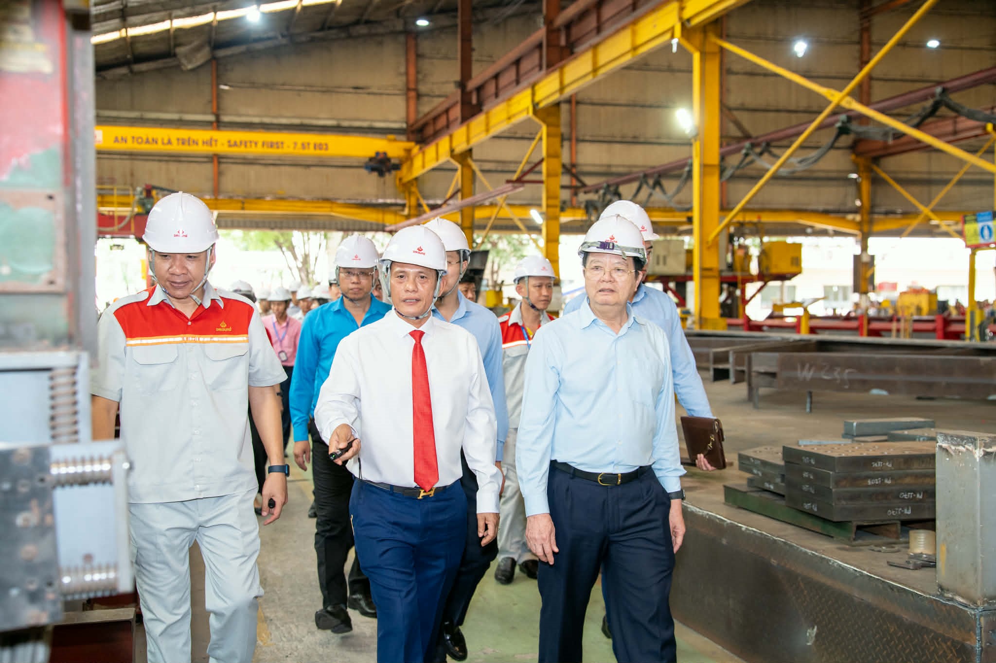 Doanh nghiệp tặng nhà cho công nhân khó khăn ngay dịp Tết - Ảnh 1.