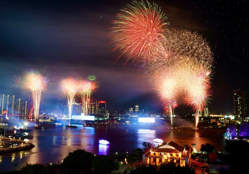 Sử dụng pháo hoa.jpeg