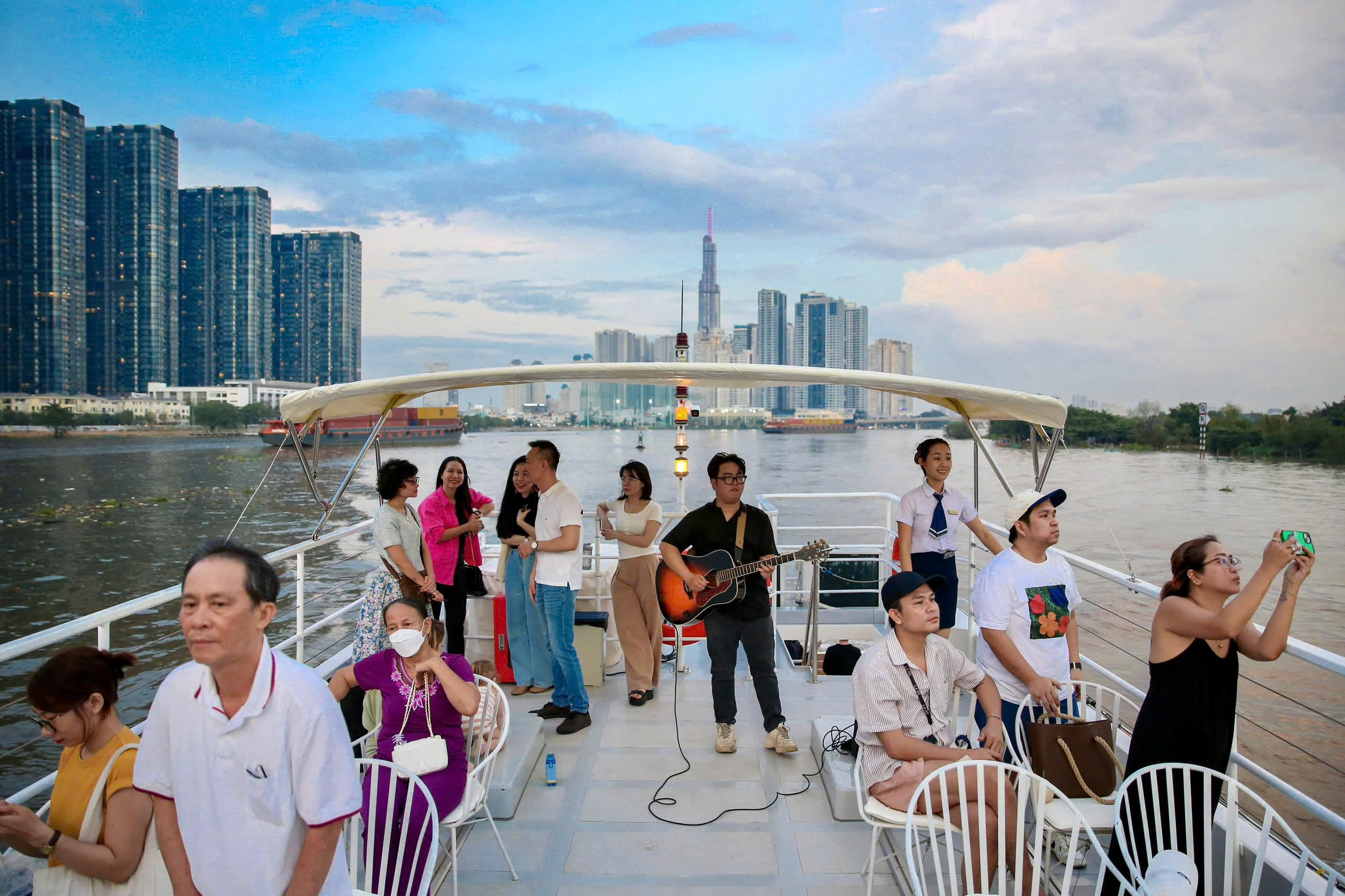 NHỮNG ĐIỂM ĐẾN VANG BÓNG MỘT THỜI (*): Đổi mới bài bản để trở lại 