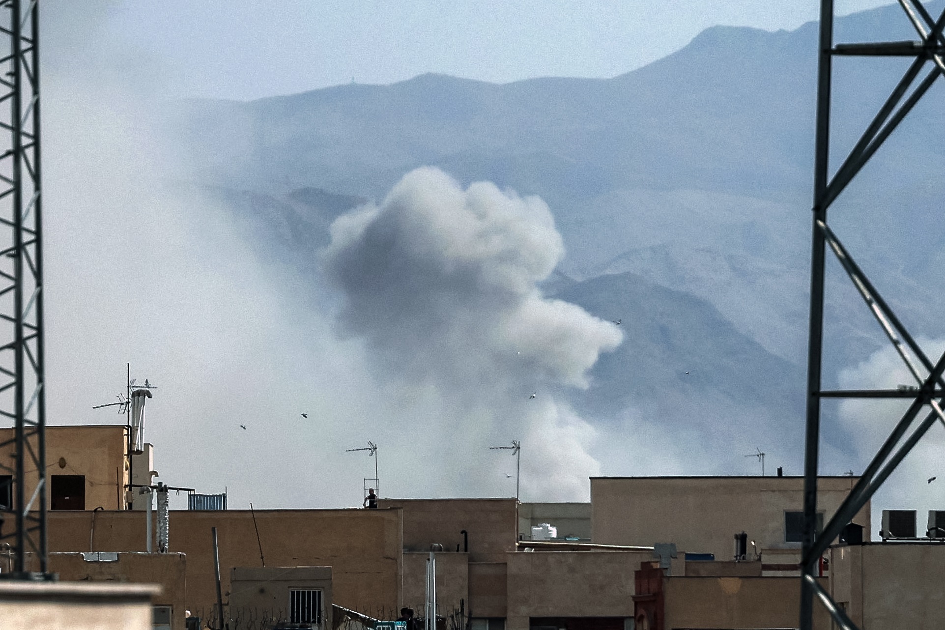 Dồn dập cảnh báo sau cuộc tấn công mới của Mỹ và Israel vào Iran 1 Nga cảnh báo về các cuộc tấn công của Mỹ và Israel vào Iran - Ảnh 1.