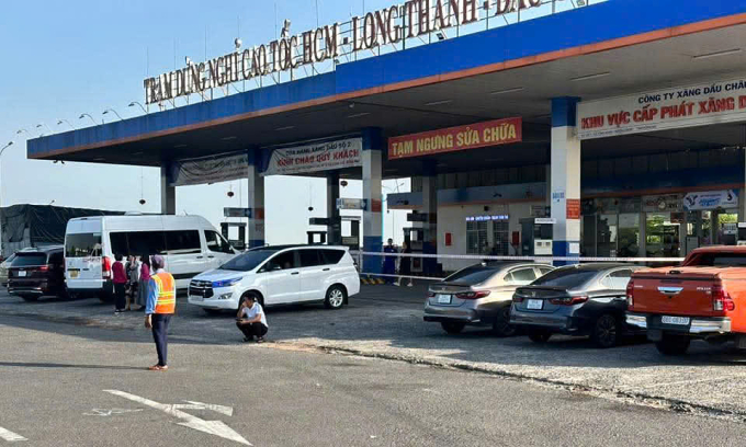 Cây xăng ở trạm dừng nghỉ cao tốc TP HCM - Long Thành - Dầu Giây không hoạt động. Ảnh: Thái An