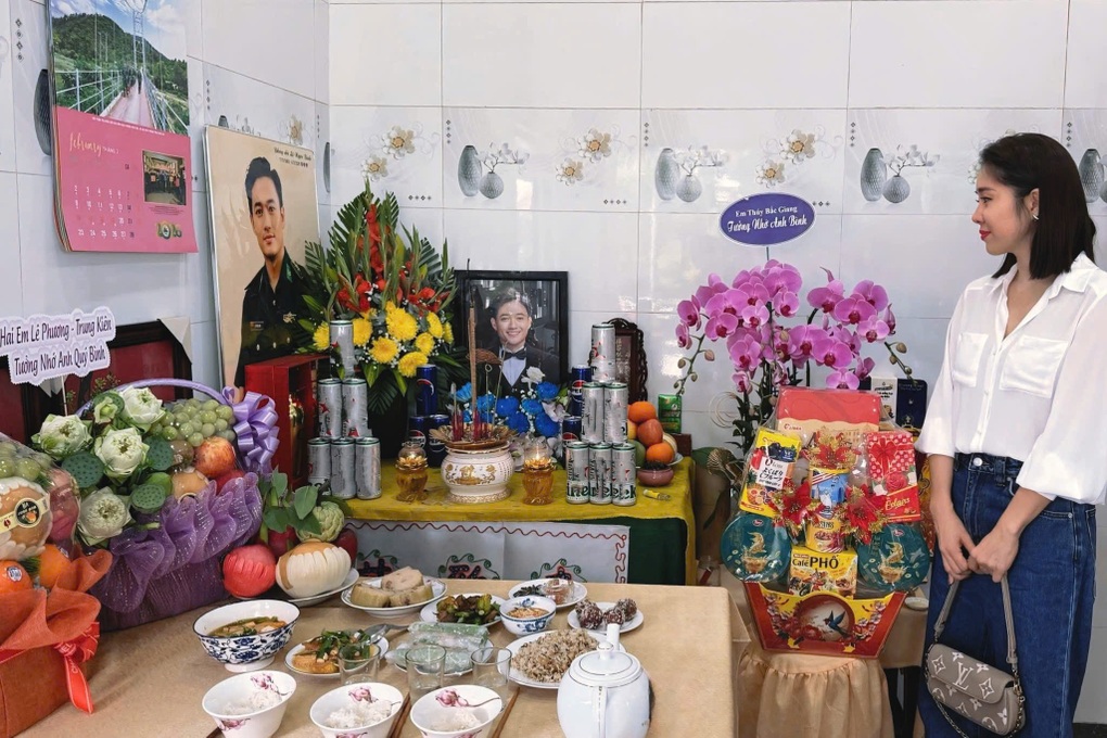 Dòng chia sẻ của Lê Phương trong ngày giỗ đầu Quý Bình gây xúc động - 1