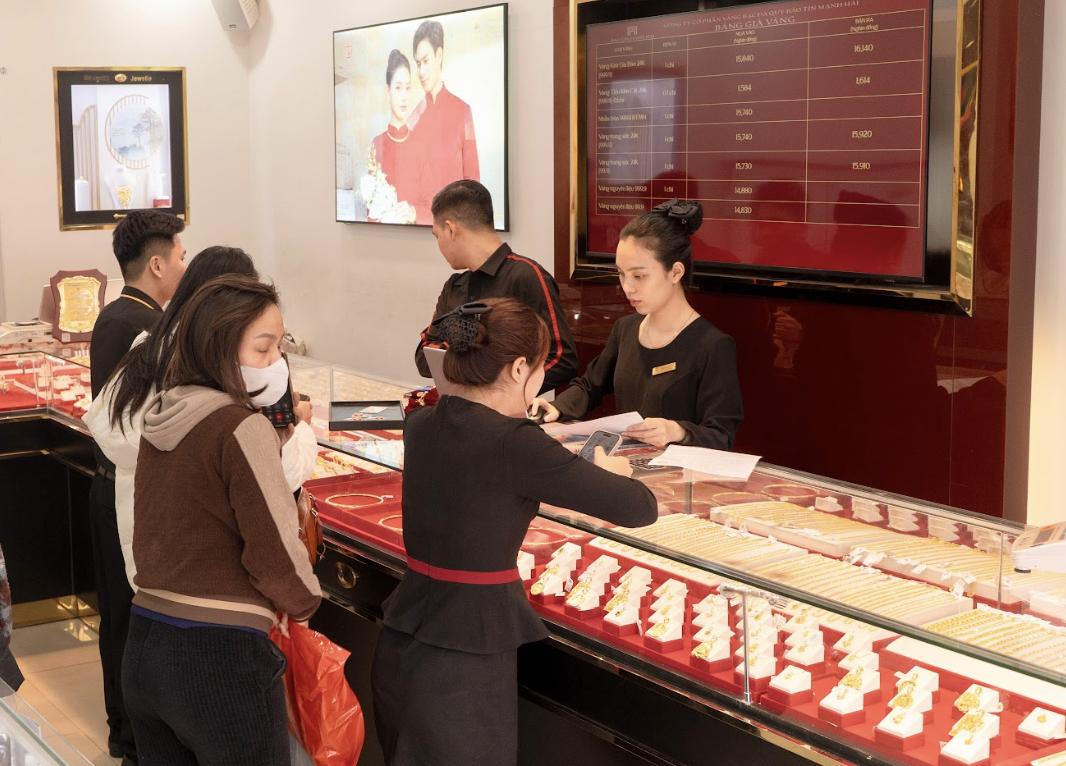 Giá vàng hôm nay 1 - 1: Dự báo tăng trưởng giá vàng sau đợt lao dốc lịch sử - Ảnh 2.