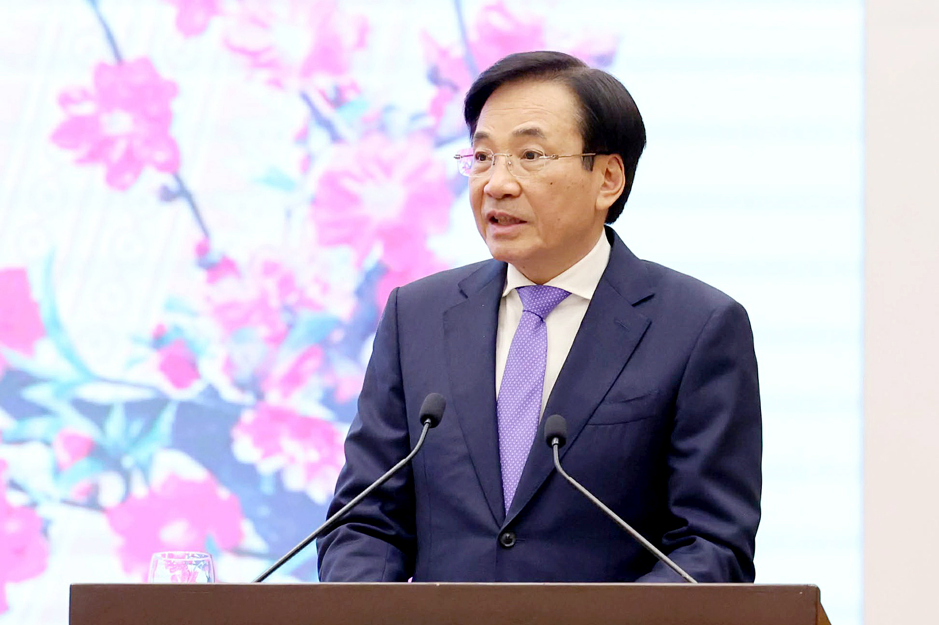 Dự kiến vận hành sàn giao dịch vàng trước 10-2 để bình ổn thị trường - Ảnh 1.