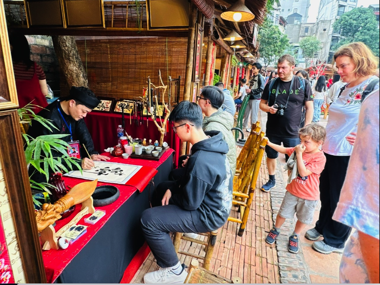 Du lịch Việt tưng bừng đón khách mùa tết Bính Ngọ 1 Du lịch Việt tưng bừng đón khách mùa tết Bính Ngọ - Ảnh 1.