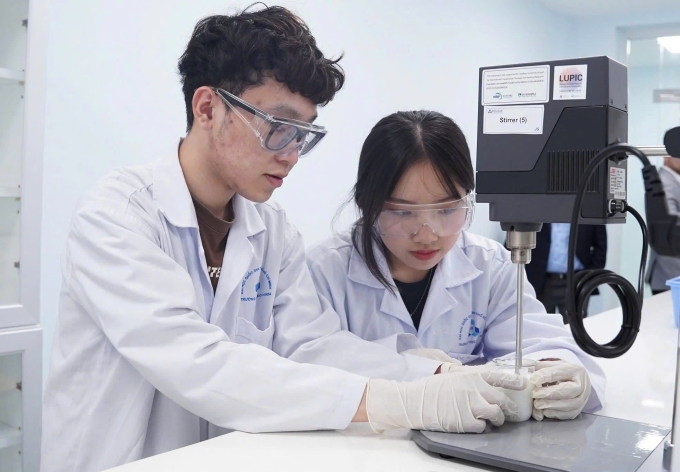 Nghiên cứu viên của trường Đại học Bách khoa, Đại học Quốc gia TP HCM. Ảnh: VNUHCM