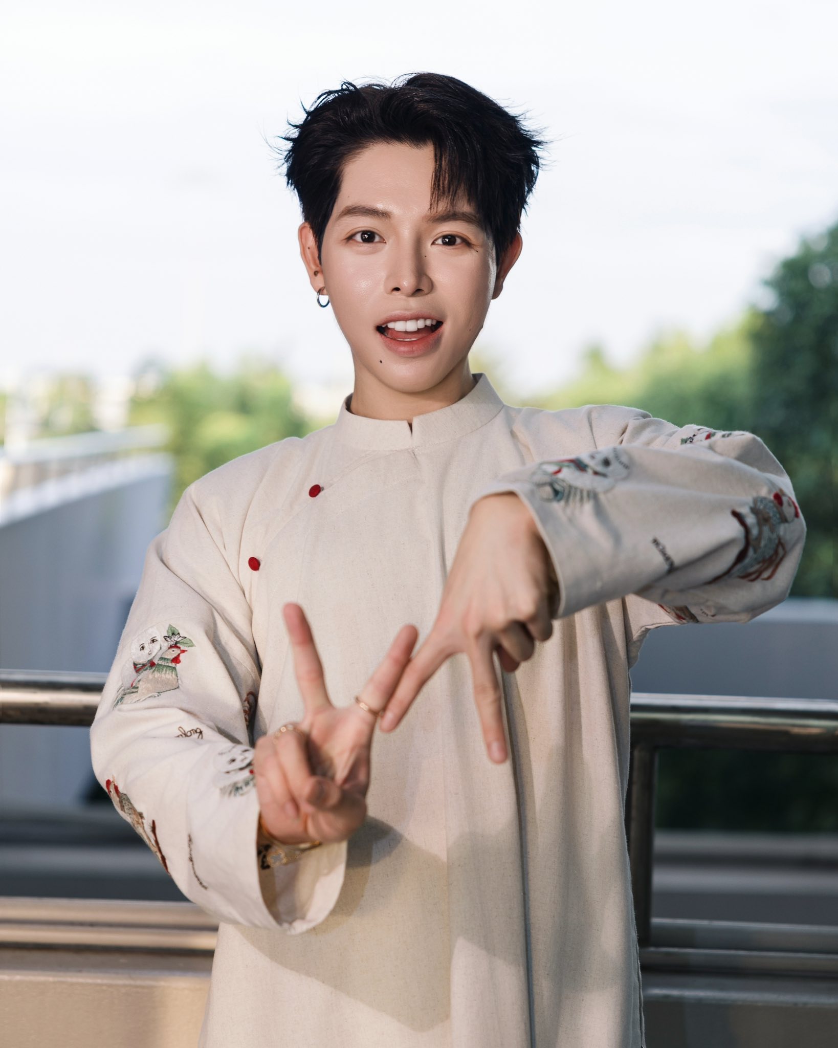 Nam ca sĩ được Thủ tướng khen thưởng: 25 tuổi tự mua nhà 10 tỷ, tậu 15 cây vàng ngày “Vía Thần Tài”- Ảnh 2.